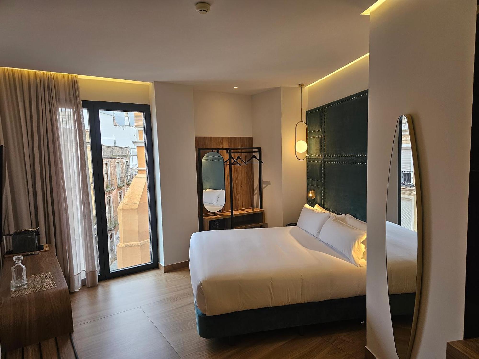 Deluxe Room,1708577320:JPEG